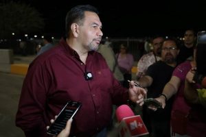 cruz-inauguro distribuidor