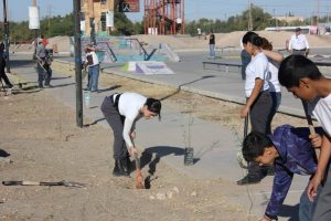 jovenes reforestando