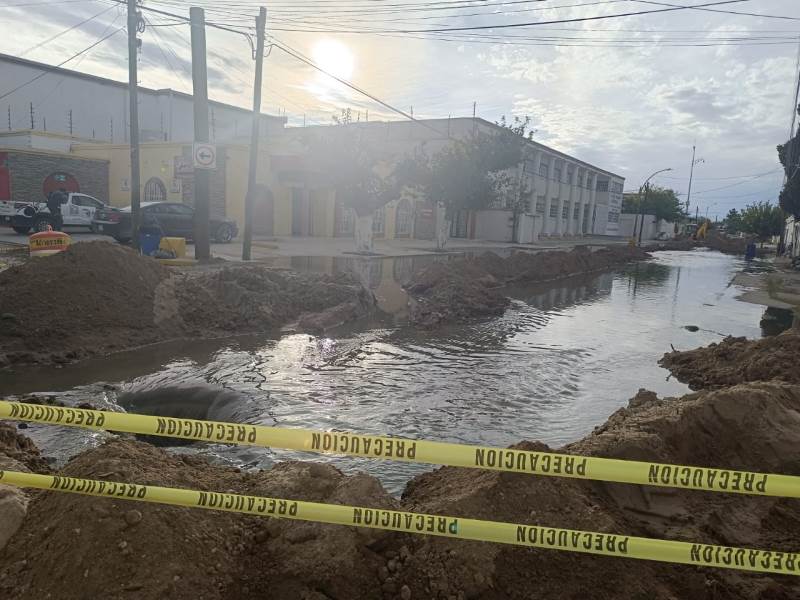 hundimiento y fuga aguas negras