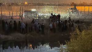 migrantes en alambrada