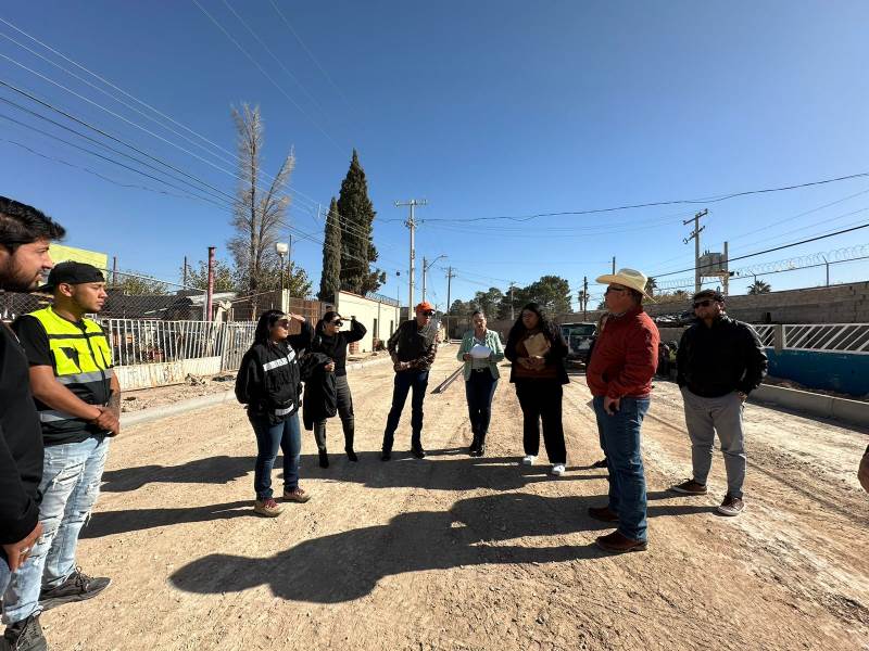 regidores inspeccionan repavimentacion