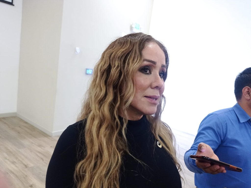 Isela Molina 6ene1