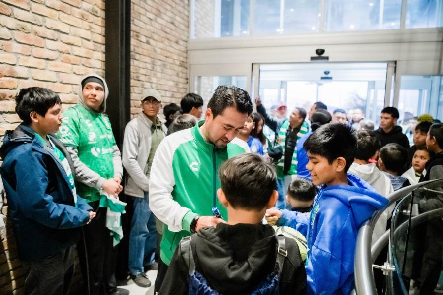 conviven niños con jugadores