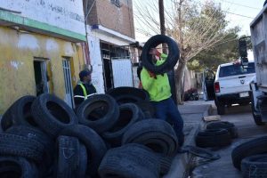 retiran llantas acumuladas