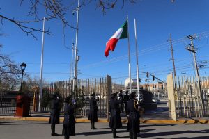 UACJ-celebran dia de la bandera