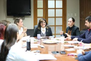invitaion a kira y mujer ilustre