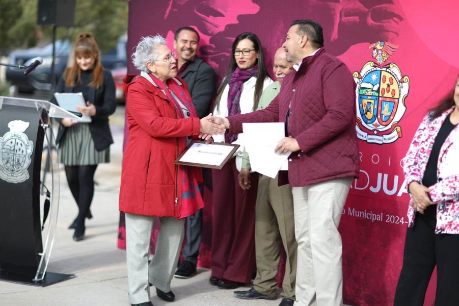 reconocen a cruz por apoyo a educacion