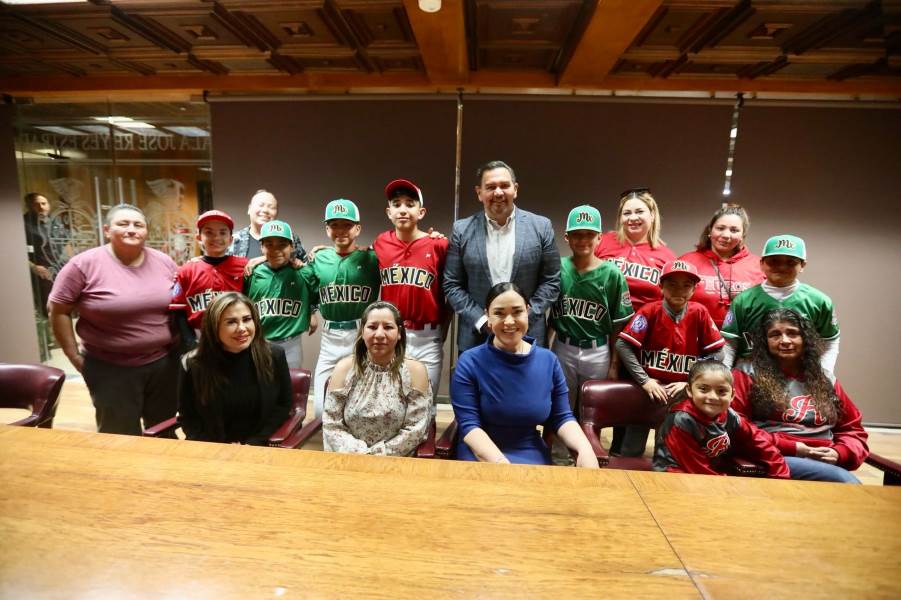 cruz-visita beisbolistas infantiles