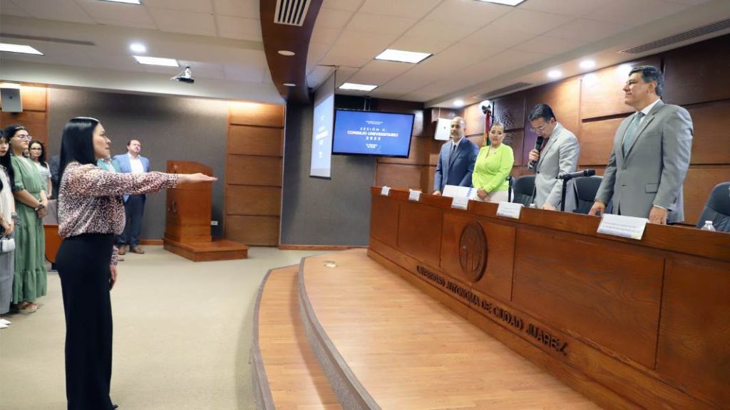 Directora Finanzas UACJ