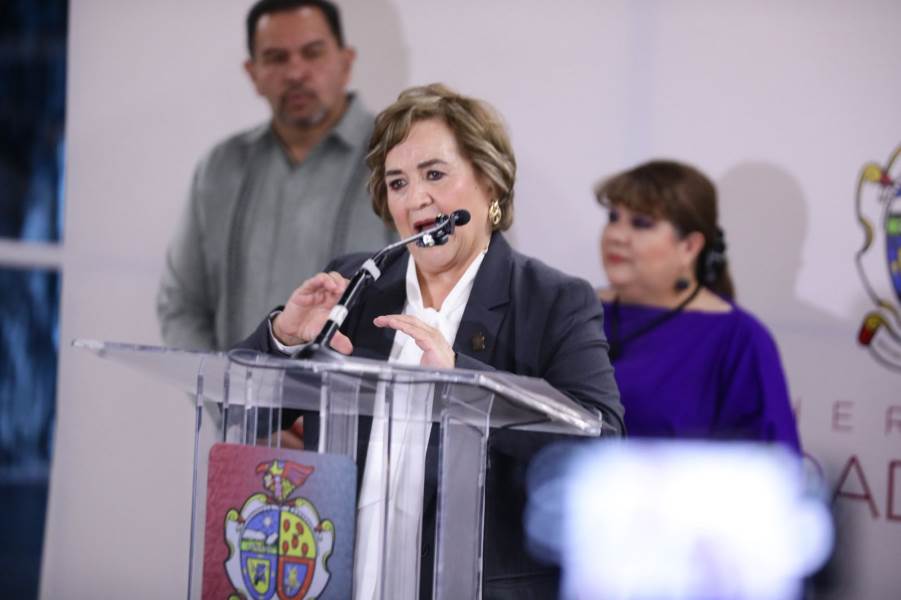 Dina Salgado=regidora
