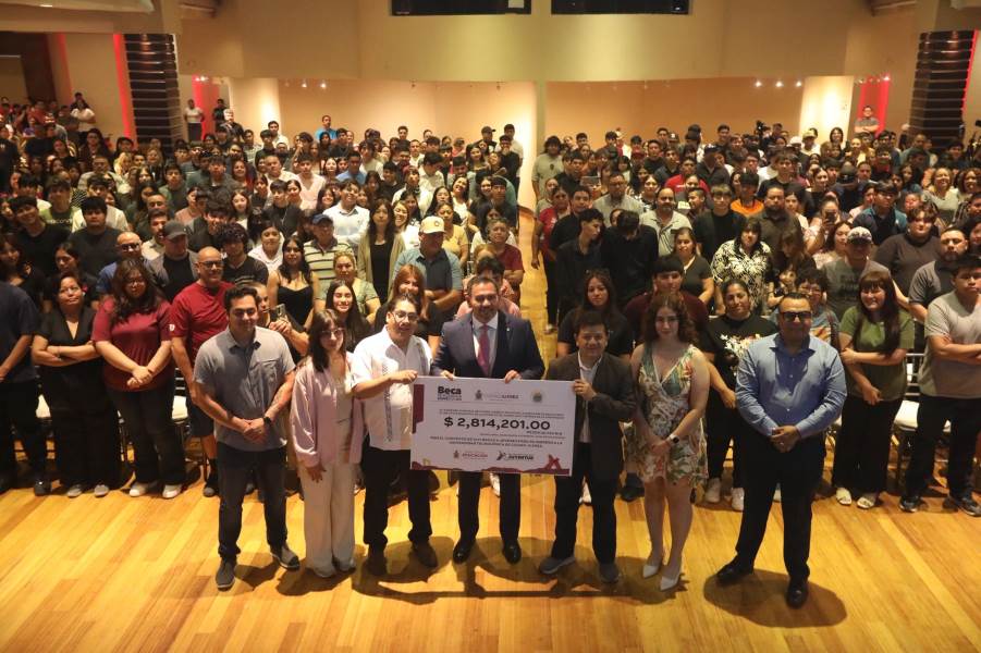 cruz-entrega becas-27ag
