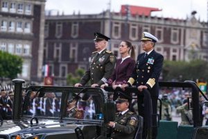 Claudia Pdta-desfile 16 sept