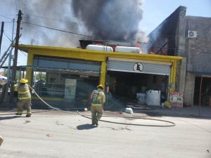 bomberos controlan incendio
