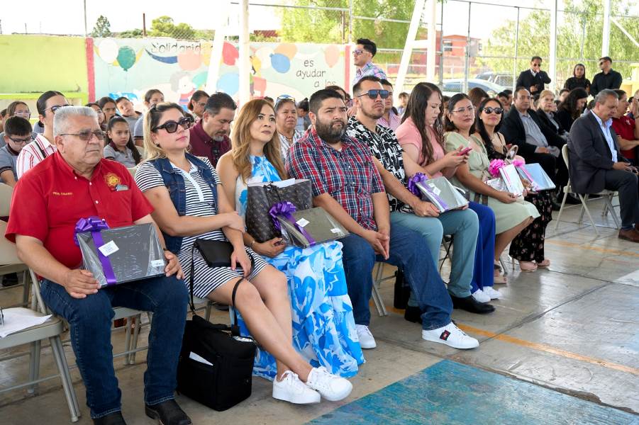 entregan compus a esc