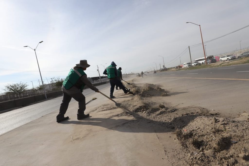 limpian camellones y vialidades