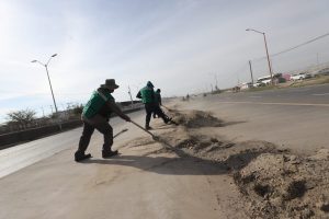 limpian camellones y vialidades