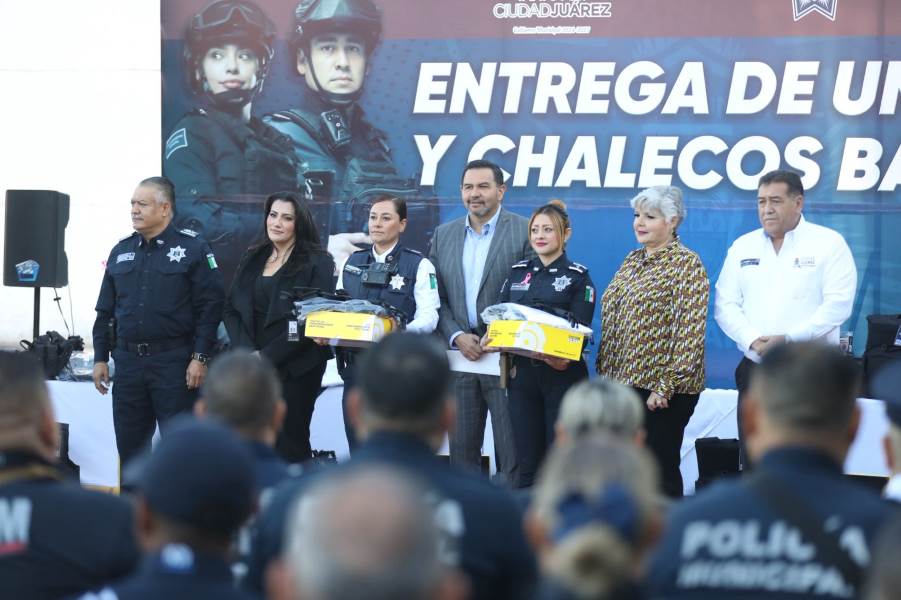 cruz-entrega unifromes equipo tactico