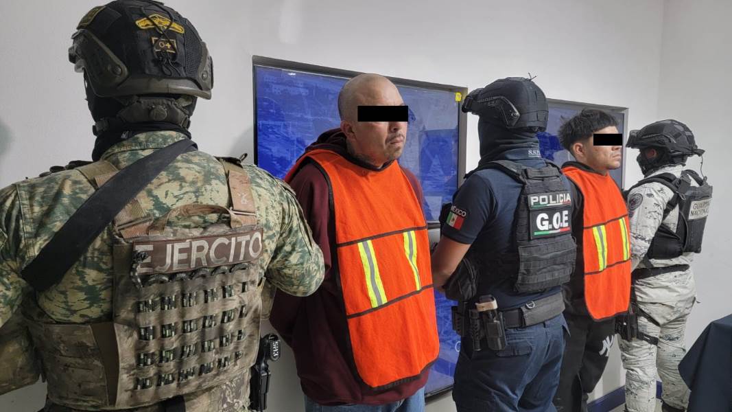 Detienen a dos hombres tras robo con violencia y portación de armas en ...