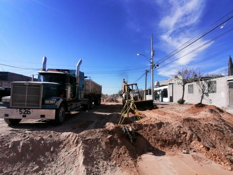 pavimentan calle en la castillo peraza