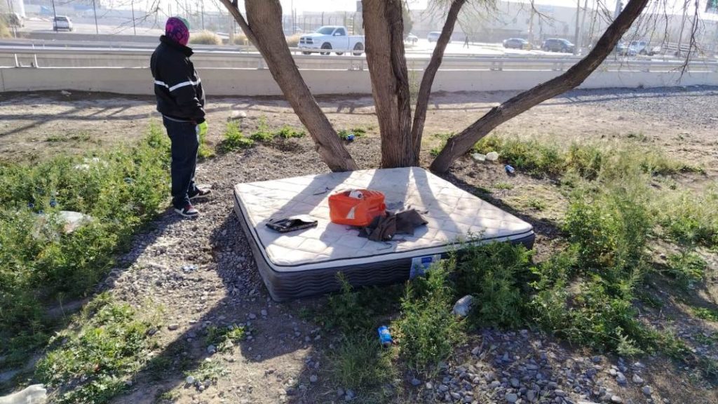 retiran tiiches y muebles de avenidas