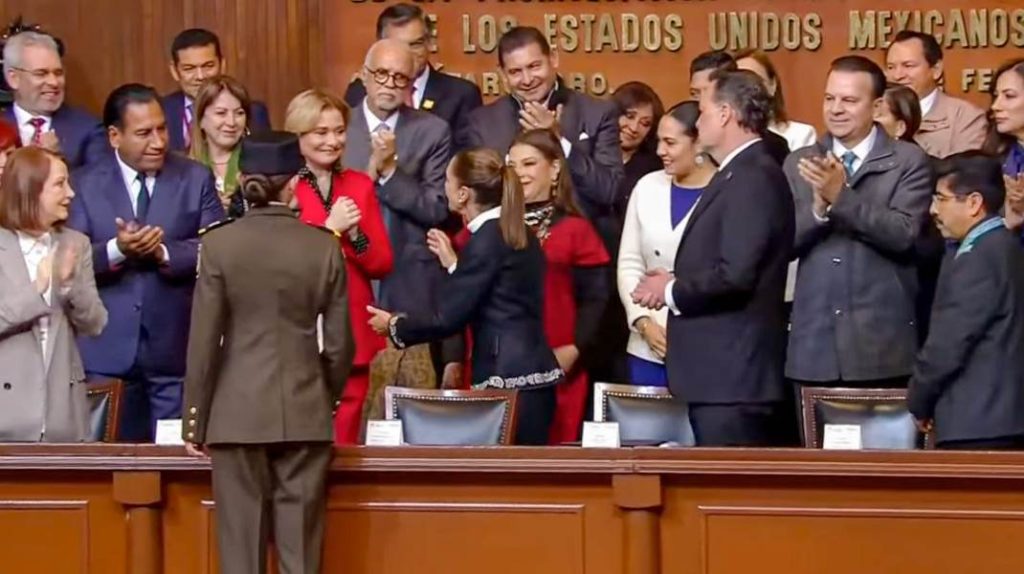 Maru-conmemoracion constitucion