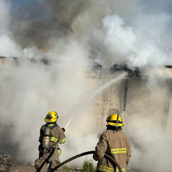 bomberos en servicio