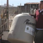 Entrega Municipio 40 tinacos a familias de la colonia La Conquista