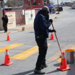 Pintan paso peatonal frente a jardín de niños.
