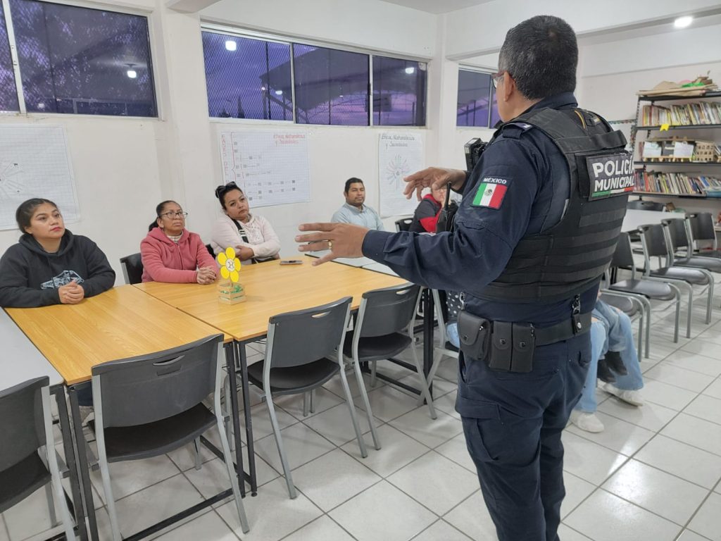 policía platicas