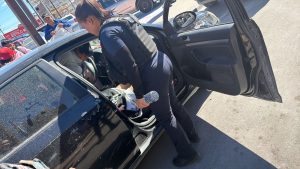 policias parto en la calle