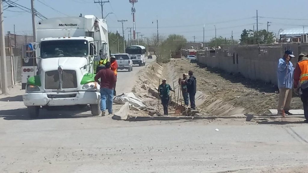 limpian dique y arroyo