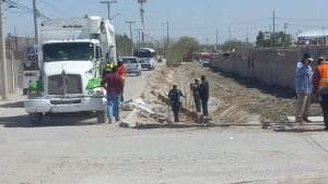 limpian dique y arroyo