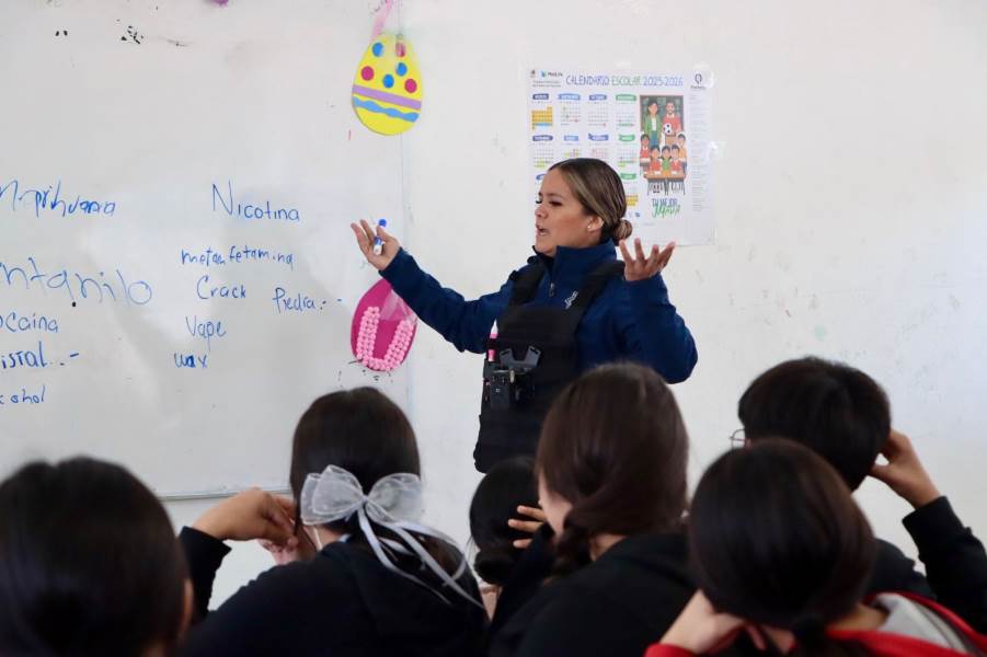 sspm-continuan platica a estudiantes