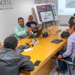 Suman esfuerzos para limpieza de acequia en el Valle de Juárez.