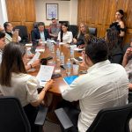 Vecinos de Praderas del Sol revisan obra de gimnasio con autoridades