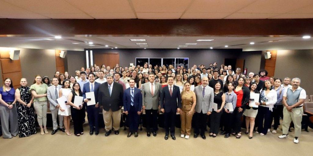 UACJ-reconocimiento alumnso destacados
