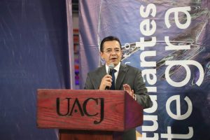 UACJ-rector reconoc estudiantes