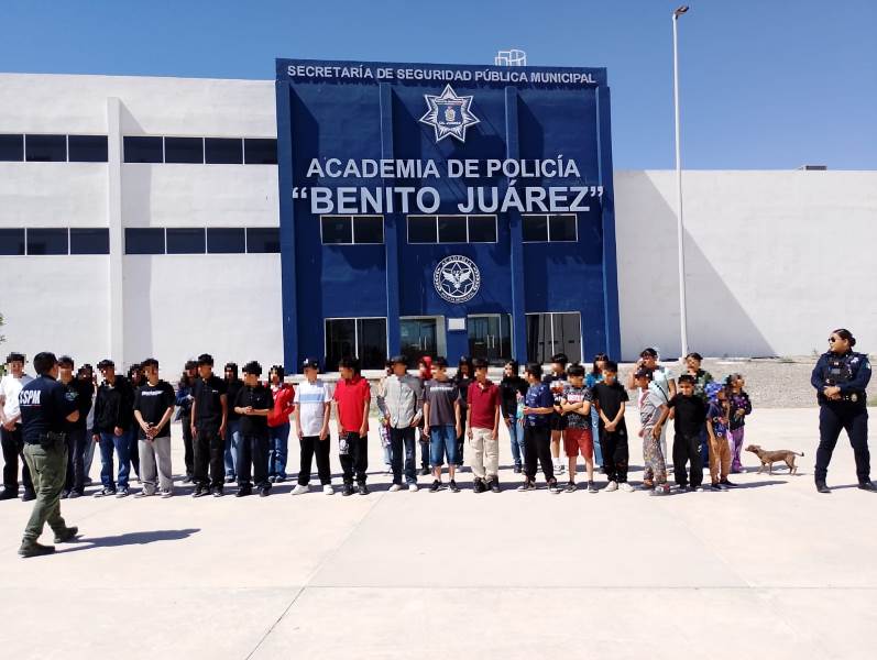 estudiantes en la academia polis1