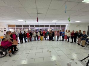 festejan a madres adultas mayores