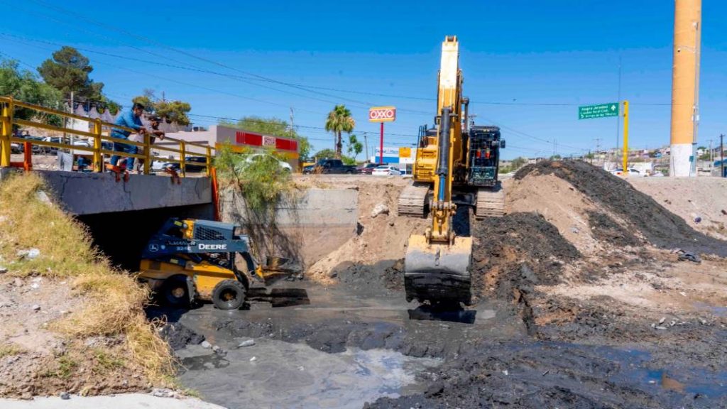jmas-limpian canal para agua