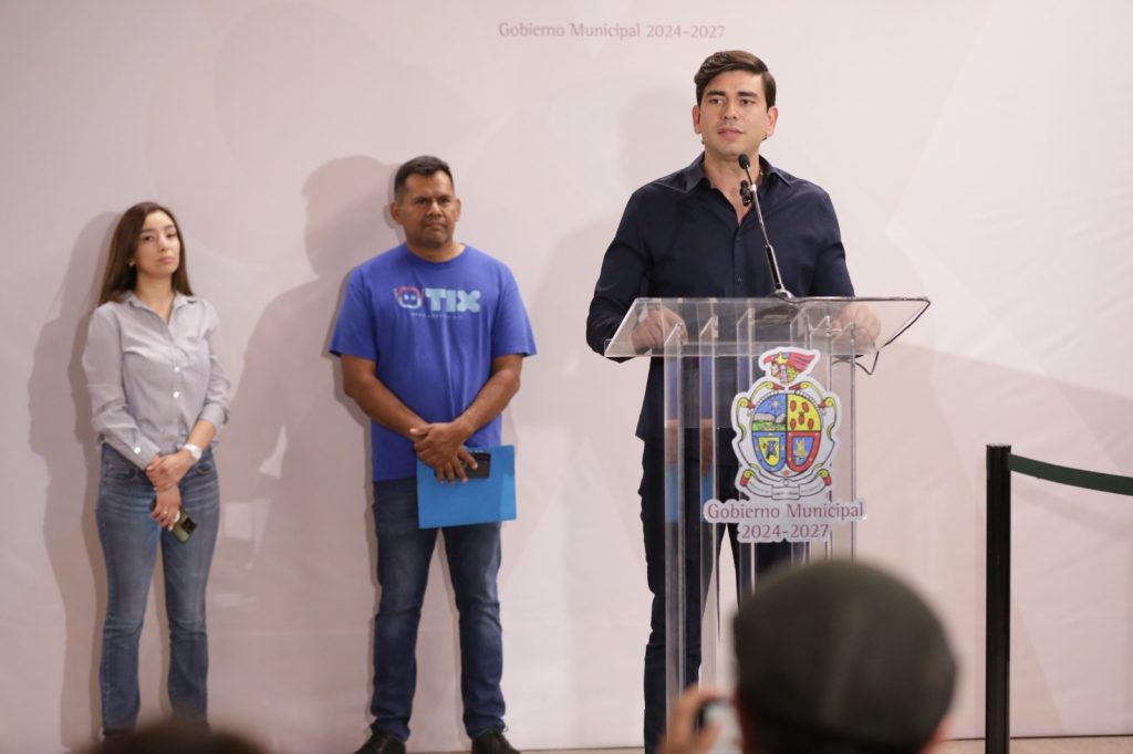Sebastian Aguilera=robotichic