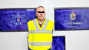aseguran arma y detenido