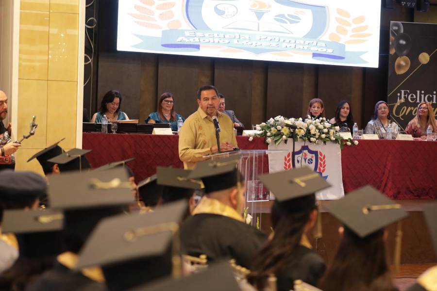 cruz. apadrina estudiantes primaria