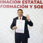 Cruz Pérez Cuéllar formalizó su registro en el proceso interno de Morena en Chihuahua