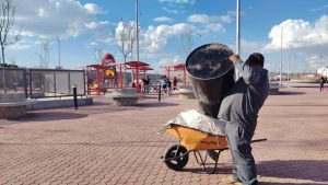 mantienen limpieza parque oriente