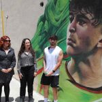 Develan mural en honor al futbolista juarense Denzell García en el Centro Histórico