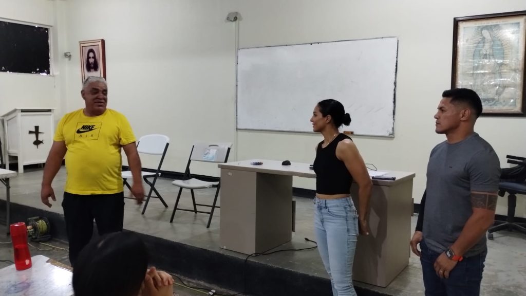 platicas la bonita fdez y miky roman