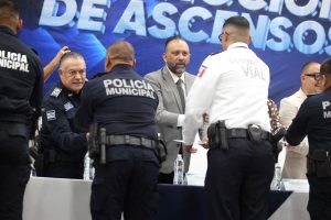 ascienden a polis mples