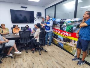 denuncian brote aguas negras