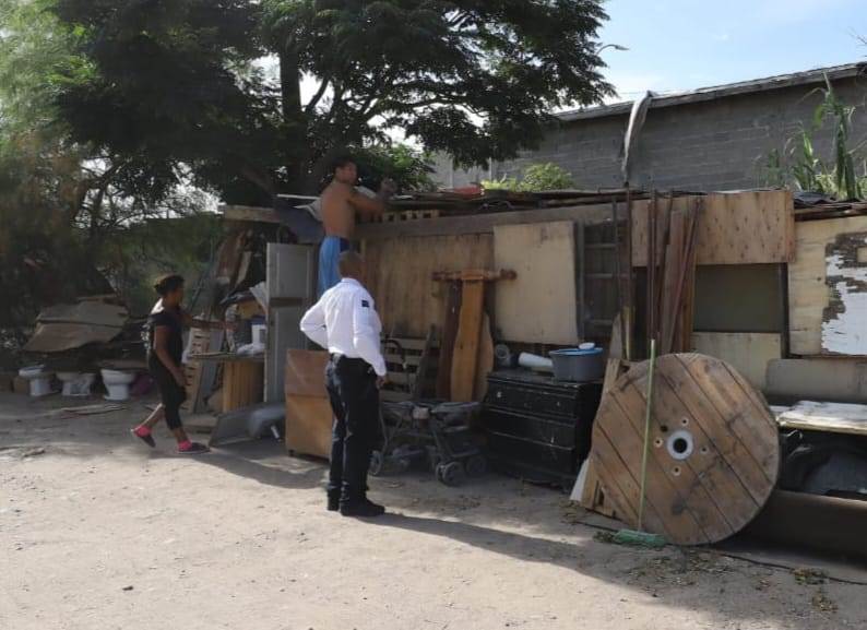 derrumban vivienda madera por riesgo